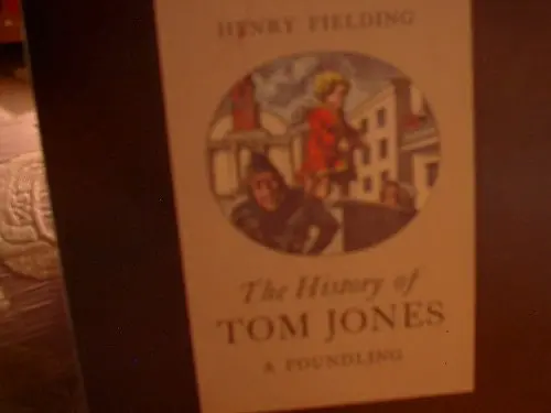 The History Of Tom Jones A Foundling With An Introduction And Commentary By Martin C. Battestin [Hardcover] (Chappell, Warren). Fielding, Henry. 1