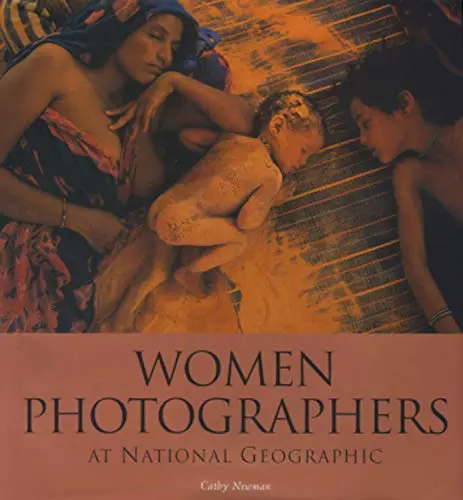 Women Photographers At National Geographic (Direct Mail Edition) Newman, Cathy 1
