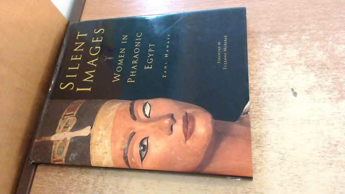 Silent Images: Women In Pharaonic Egypt [Paperback] Hawass, Zahi 1