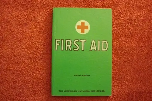 First Aid (Forth Edition) [Paperback] The American Red Cross 1