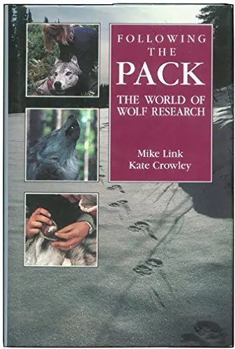 Following The Pack: The World Of Wolf Research Link, Mike And Crowley, Kate 1