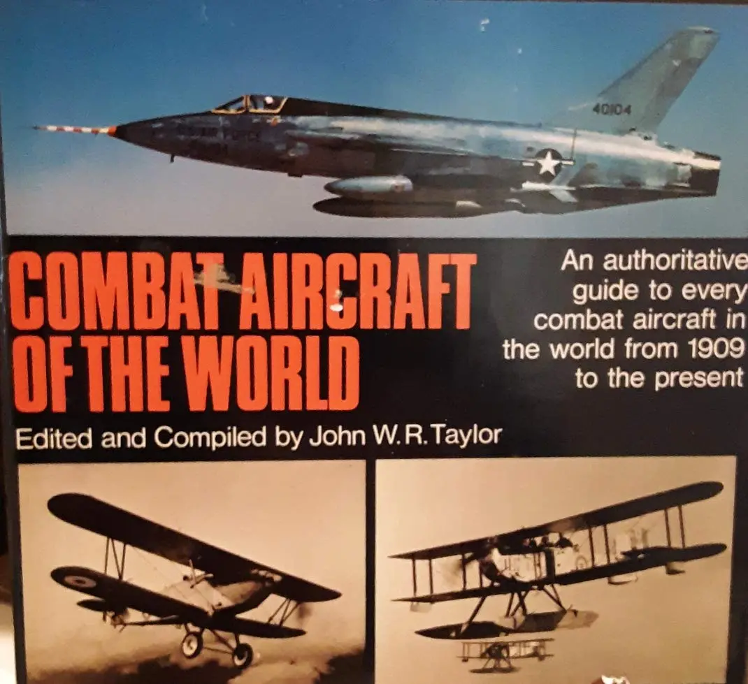 Combat Aircraft Of The World - The First Complete, Authoratative, Fully-Illustrated Guide To Combat Aircraft [Paperback] Taylor, John W.R. 1