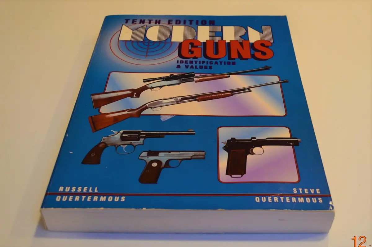 Modern Guns: Identification & Values [Paperback] Russell;Quertermous Steve Quertermous And Steve Quertermous 1