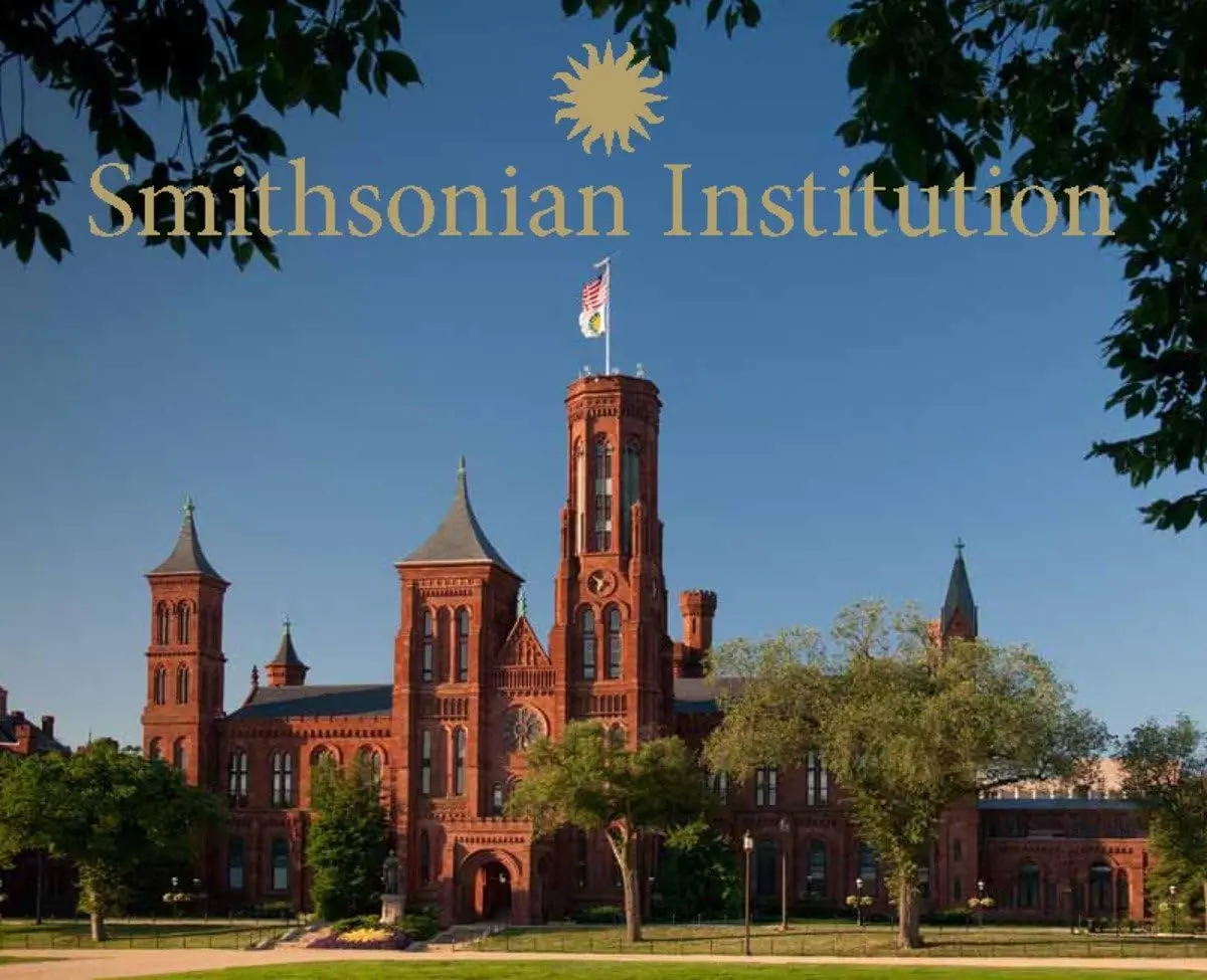 Smithsonian Institution: A Photographic Tour [Hardcover] Smithsonian Institution 1