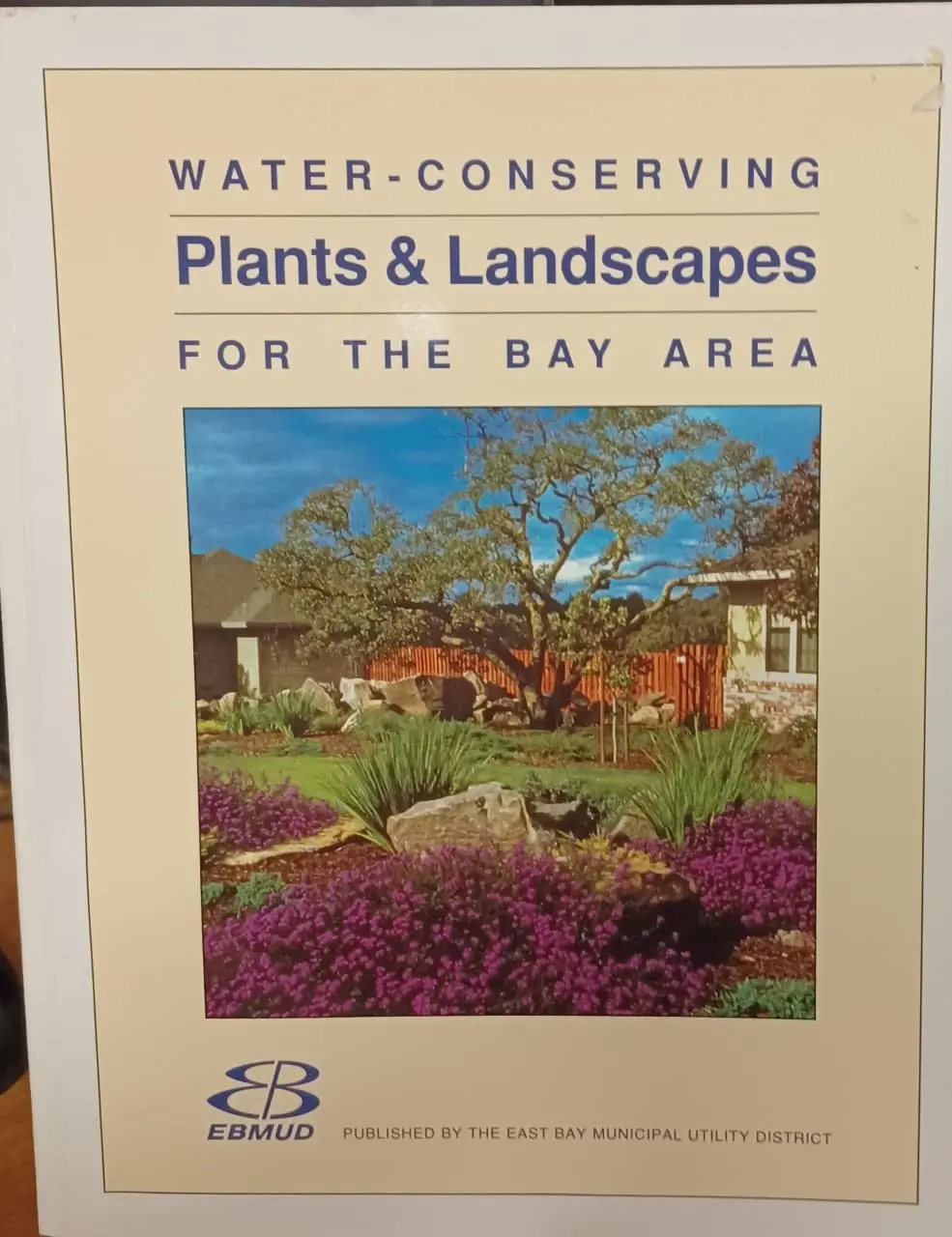 Water Conserving Plants And Landscapes For The Bay Area [Paperback] Editor 1