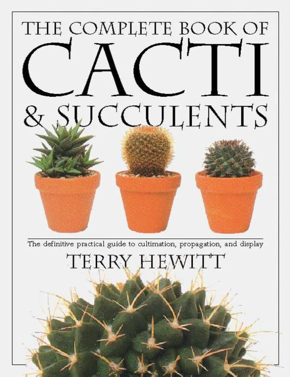 The Complete Book Of Cacti & Succulents [Paperback] Hewitt, Terry 1