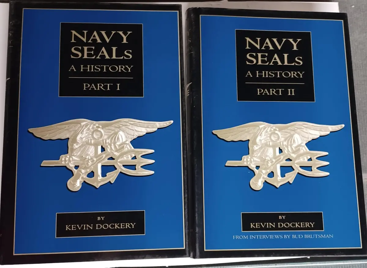Navy Seals. A History. 2 Volumes. Slip Case [Hardcover] Kevin Dockery 1