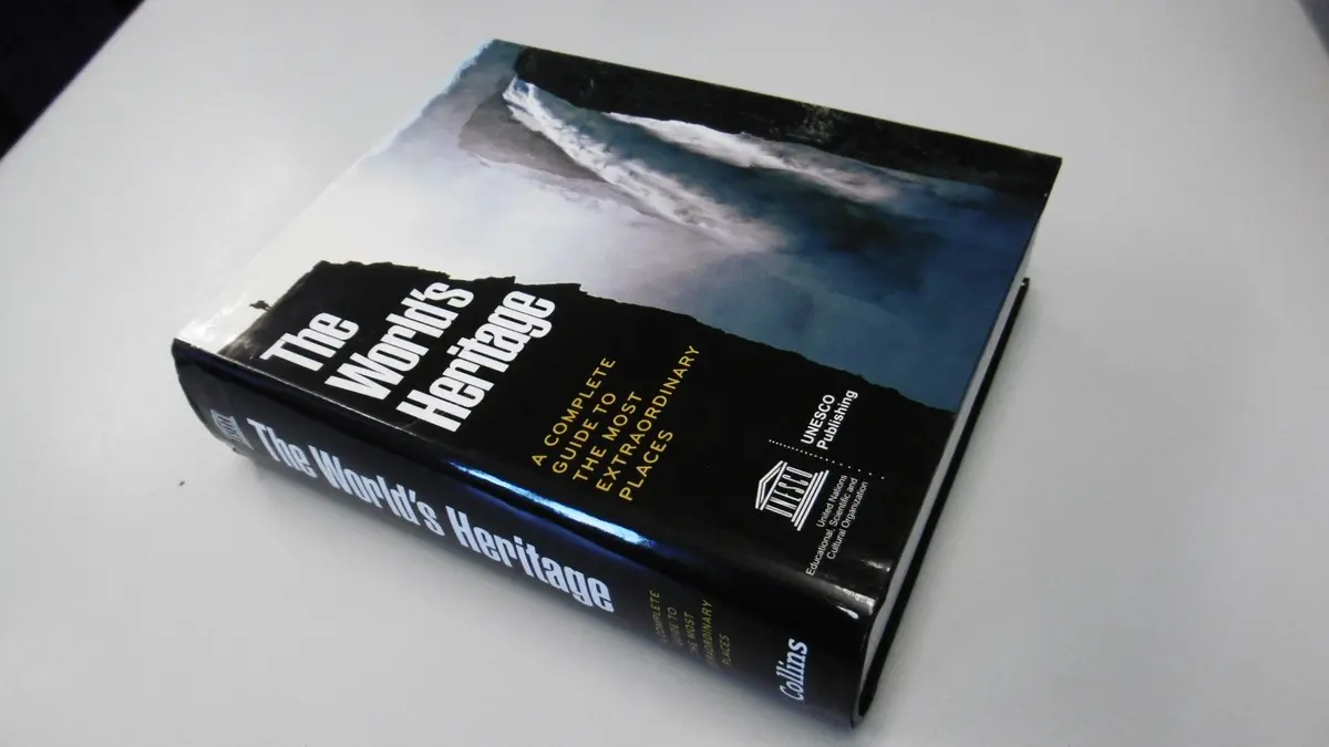 The World's Heritage A Complete Guide To The Most Extraordinary Places [Hardcover] Unesco 1