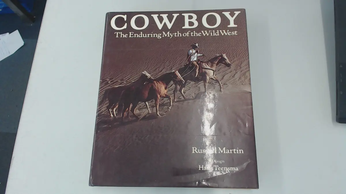 Cowboy: The Enduring Myth Of The Wild West Martin, Russell 1