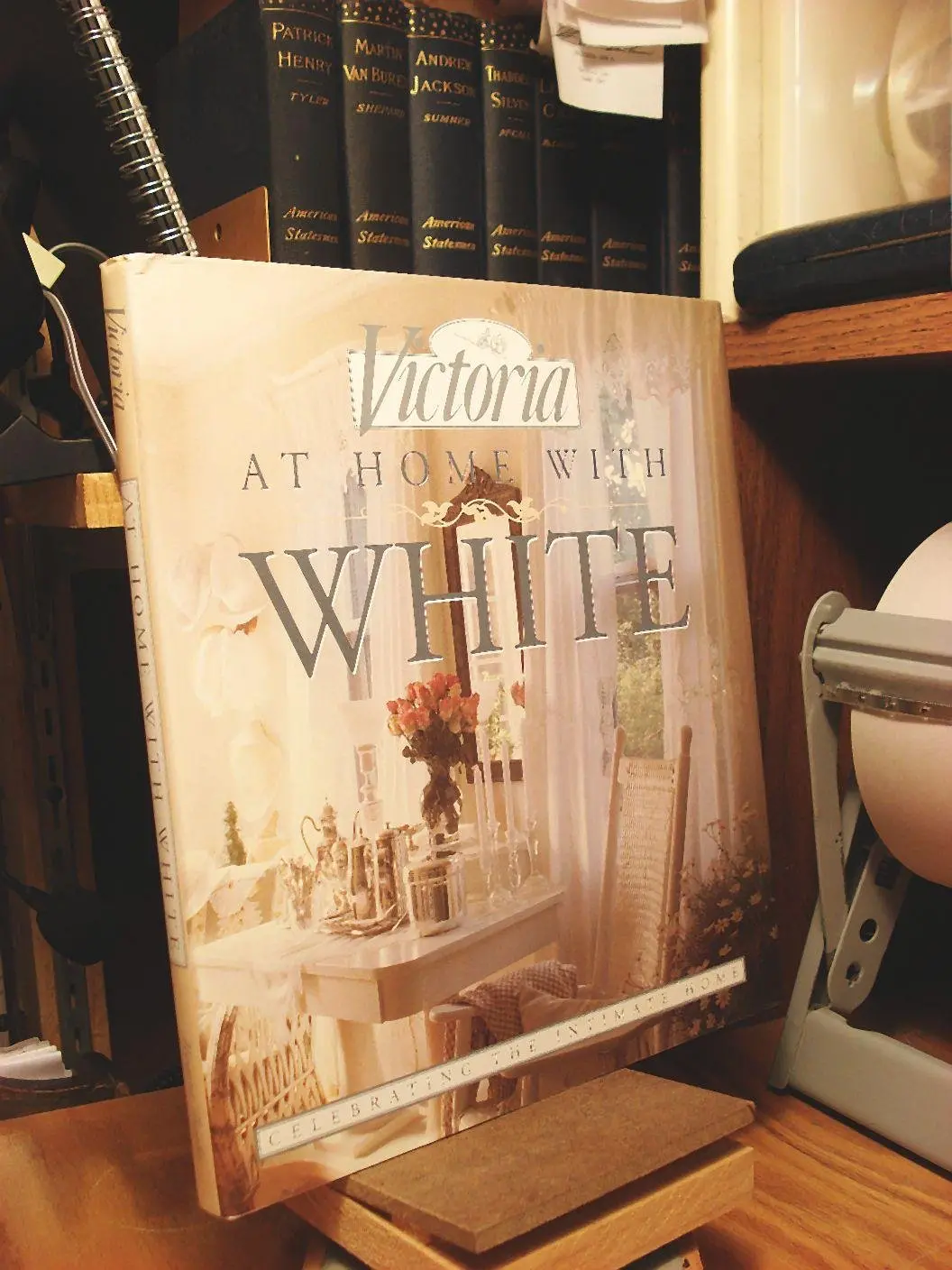 Victoria: At Home With White: Celebrating The Intimate Home Victoria Magazine 1