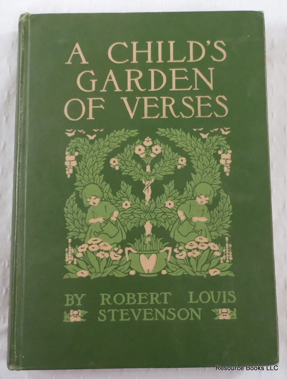 A Child's Garden Of Verses [Hardcover] Robert Louis Stevenson 1