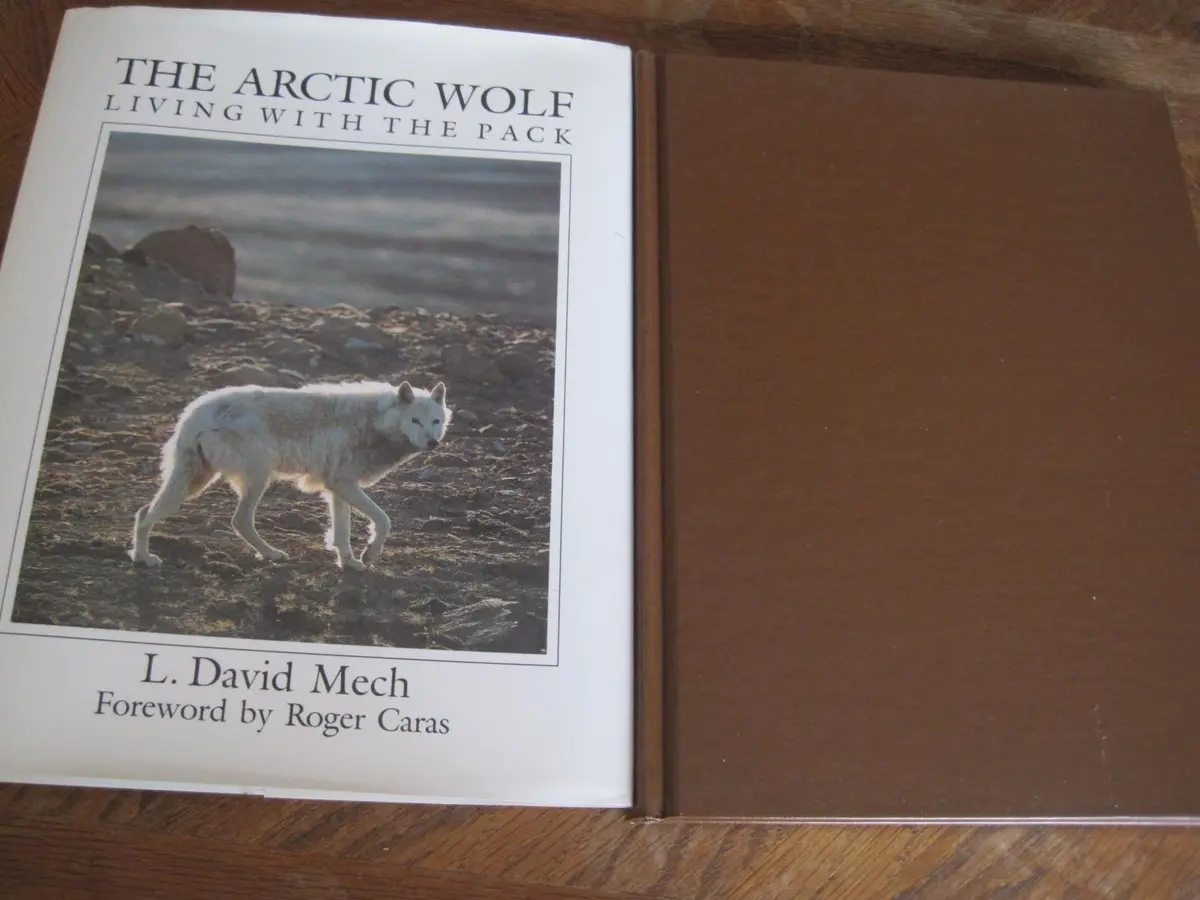 The Arctic Wolf: Living With The Pack [Hardcover] Mech, L. David And Profusely Illustrated 1