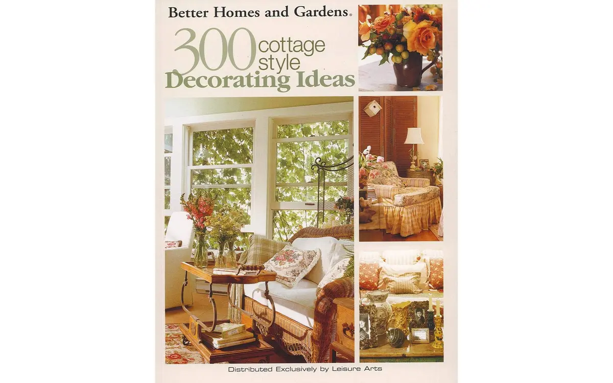 300 Cottage Style Decorating Ideas (Leaflet #3738) [Paperback] Meredith Corporation 1