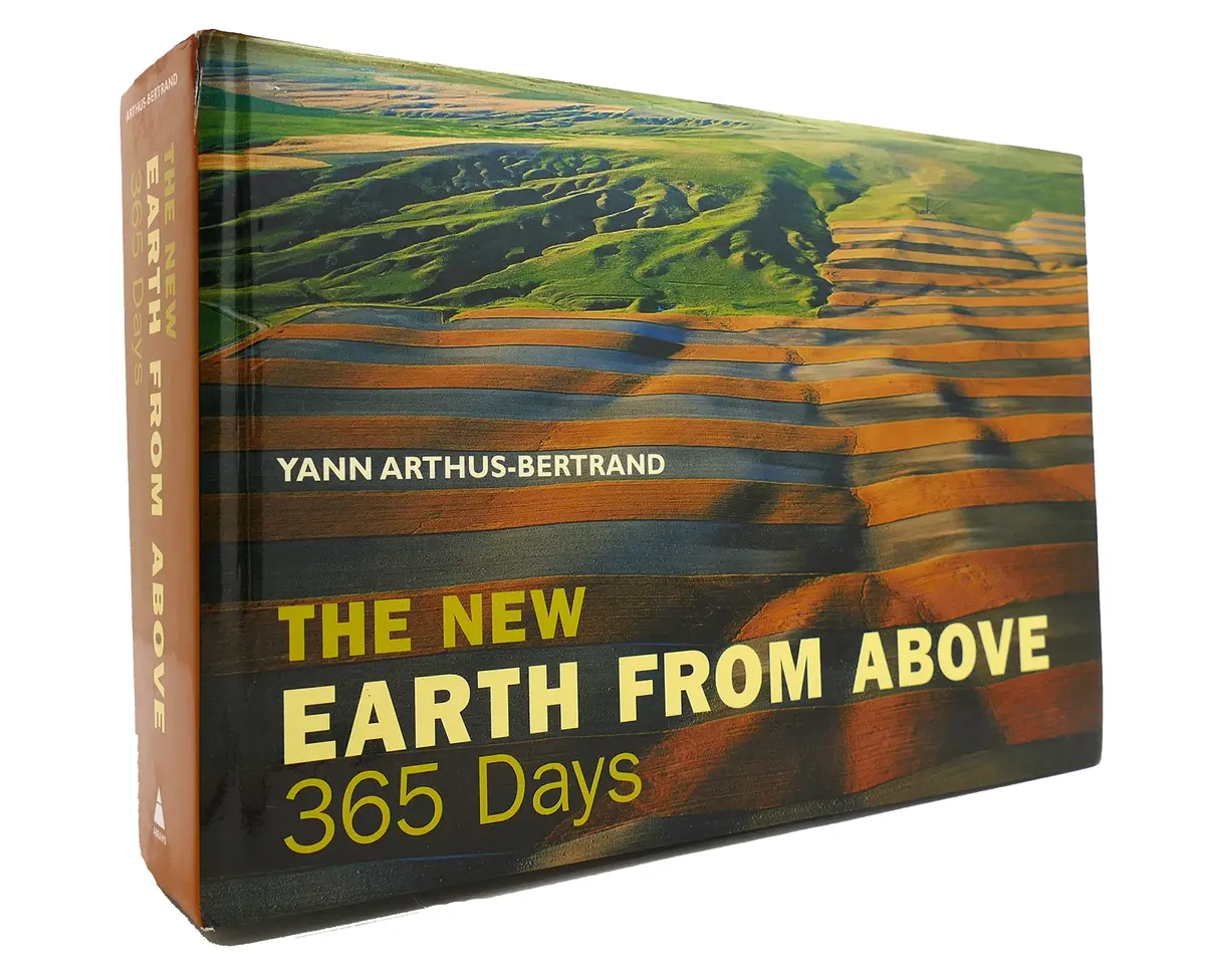 The New Earth From Above: 365 Days [Hardcover] Arthus-Bertrand, Yann 1