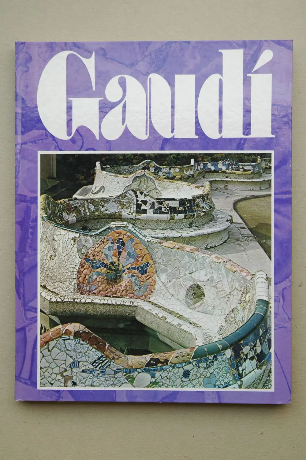 Gaudi (Spanish Edition) Bassegoda Nonell, J. And Bassegoda Nonell, Juan 1