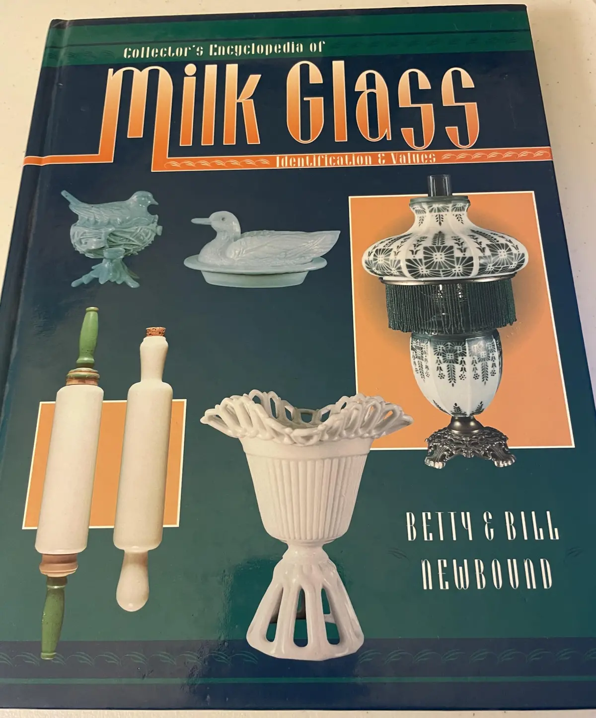 Collector's Encyclopedia Of Milk Glass Newbound, Betty 1