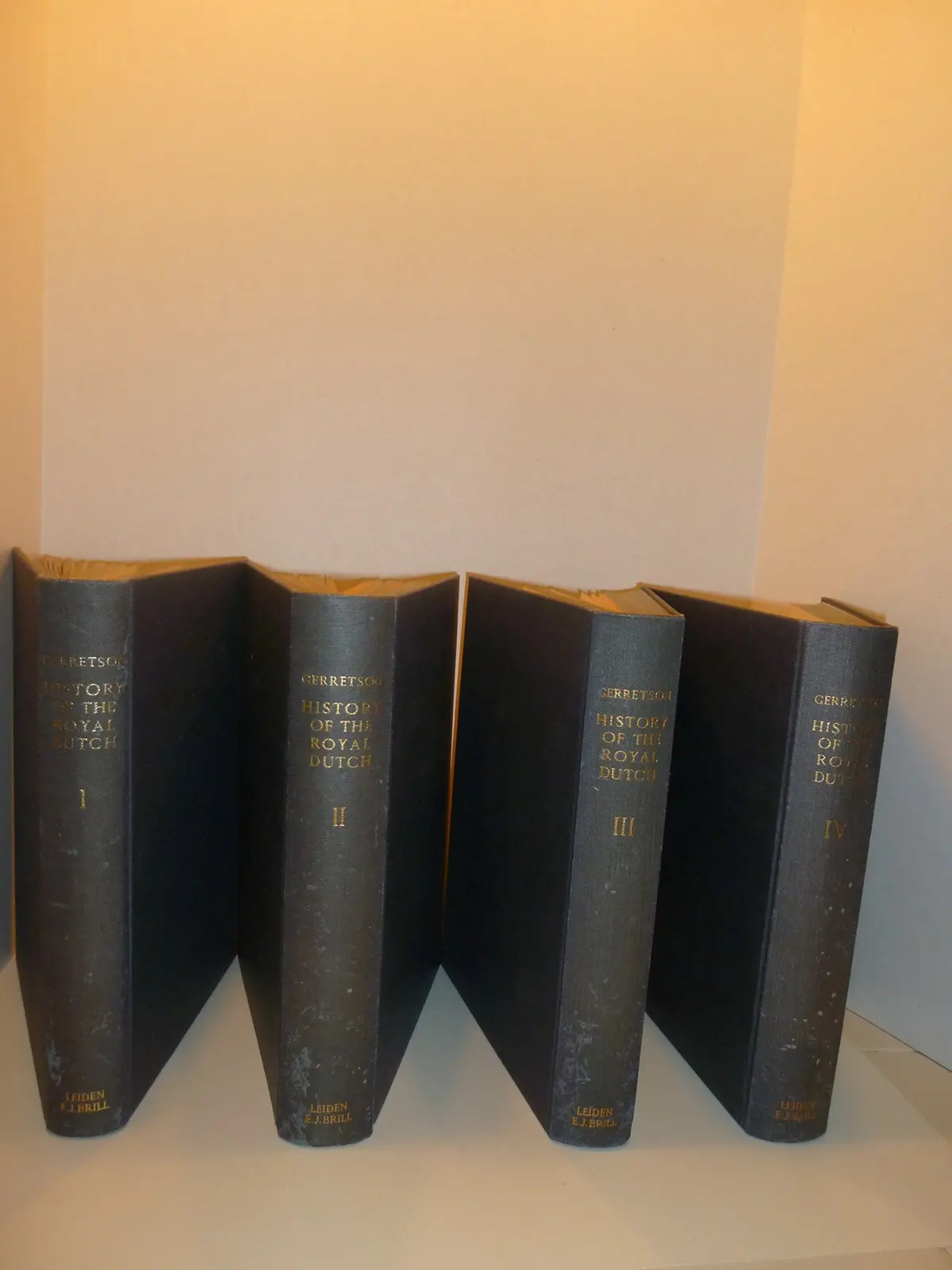 History Of The Royal Dutch, Volume One [Unknown Binding] Unknown Author 1