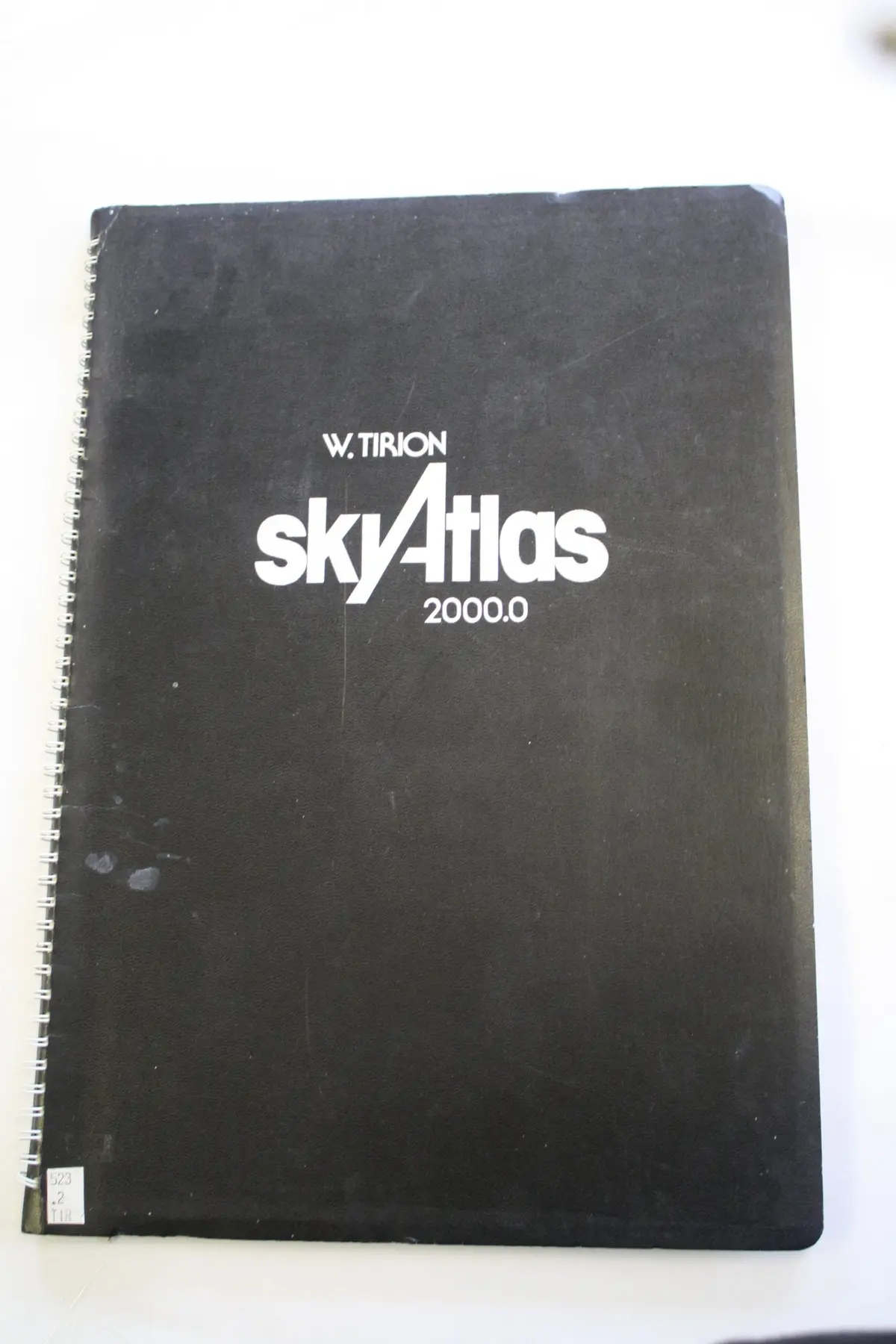 Sky Atlas 2000.0 Deluxe [Paperback] Tirion, Wil 1