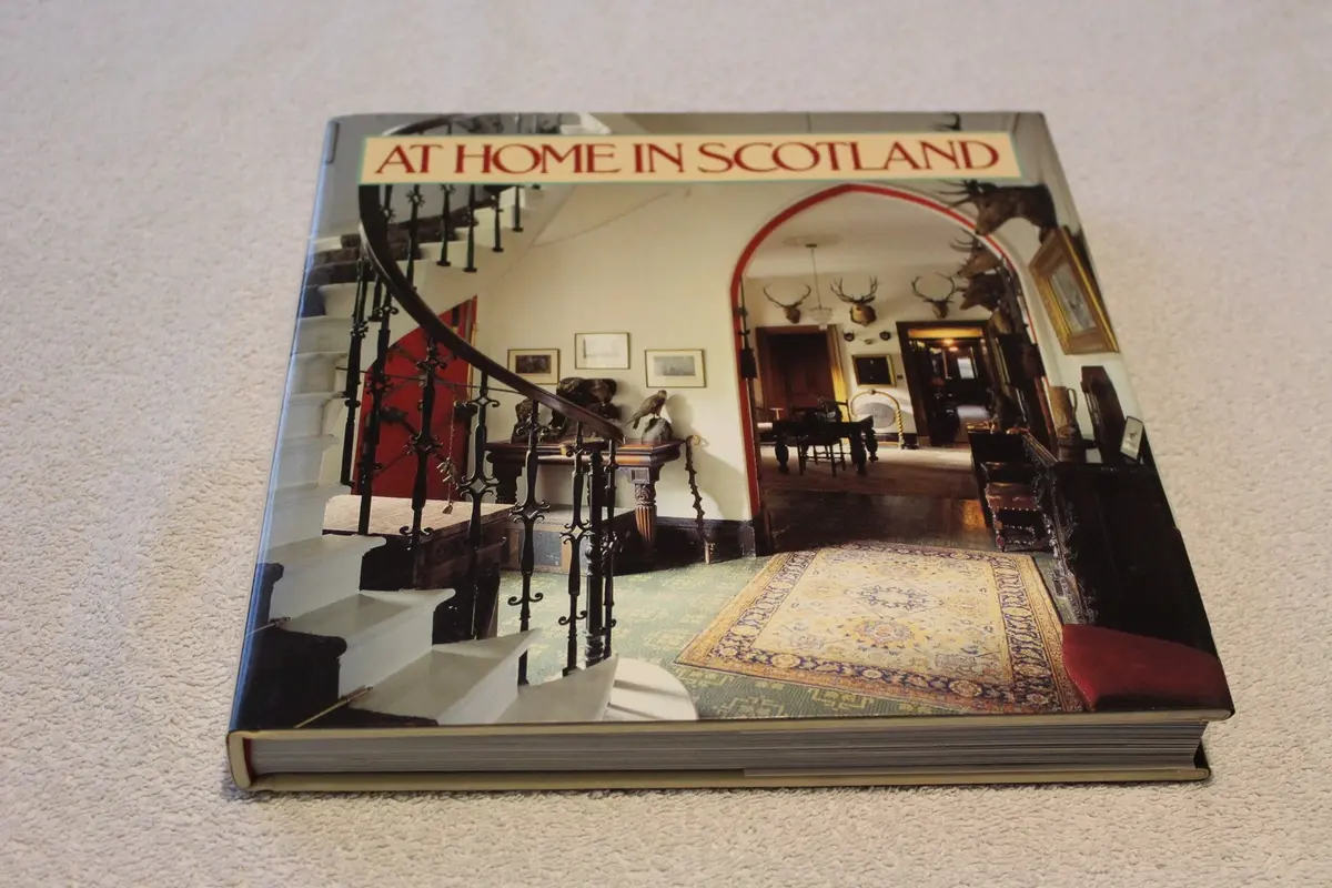 At Home In Scotland Astaire, Lesley And Martine, Roddy 1