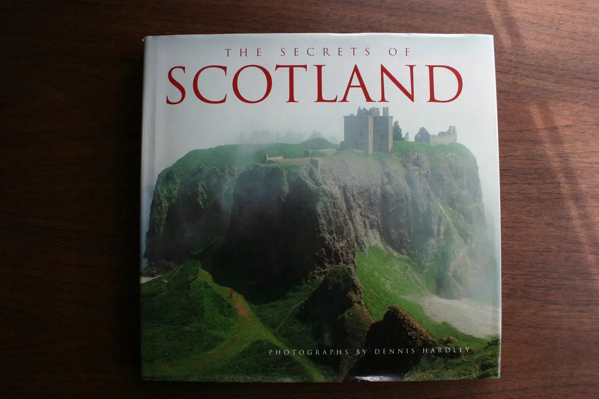 The Secrets Of Scotland [Hardcover] [Hardcover] Hardley Dennis 1