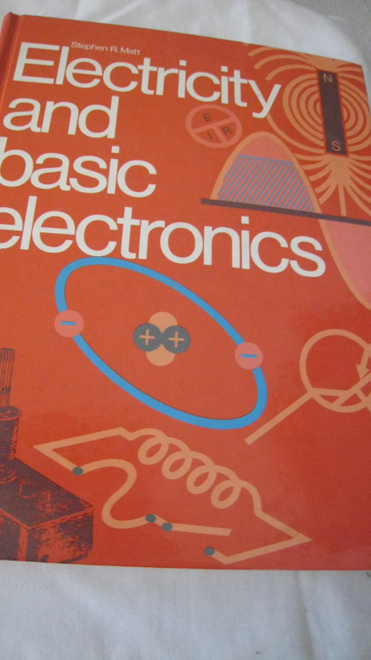 Electricity And Basic Electronics Matt, Stephen R 1