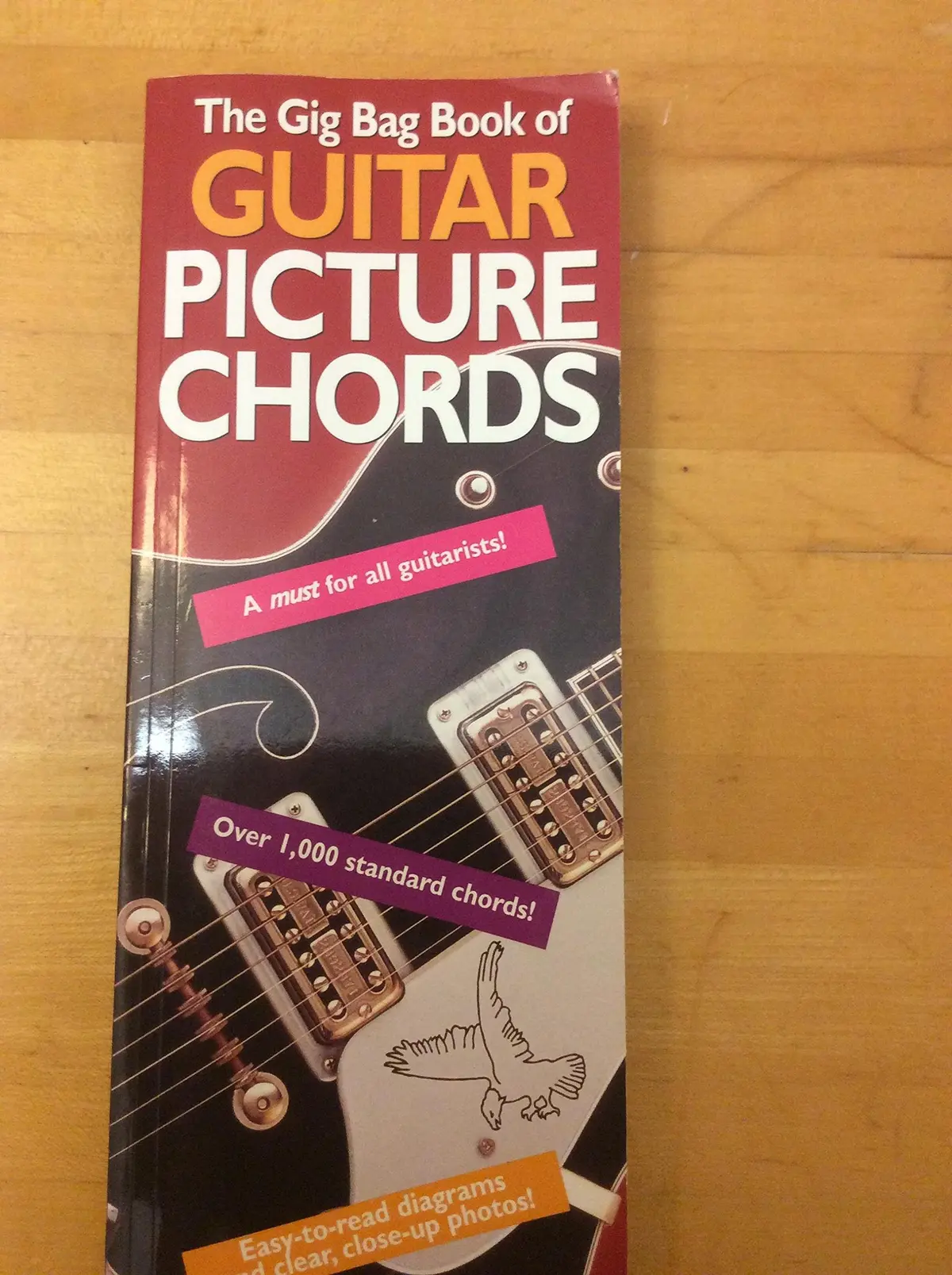 Gig Bag Book Of Guitar Picture Chords [Paperback] Amsco Publications 1