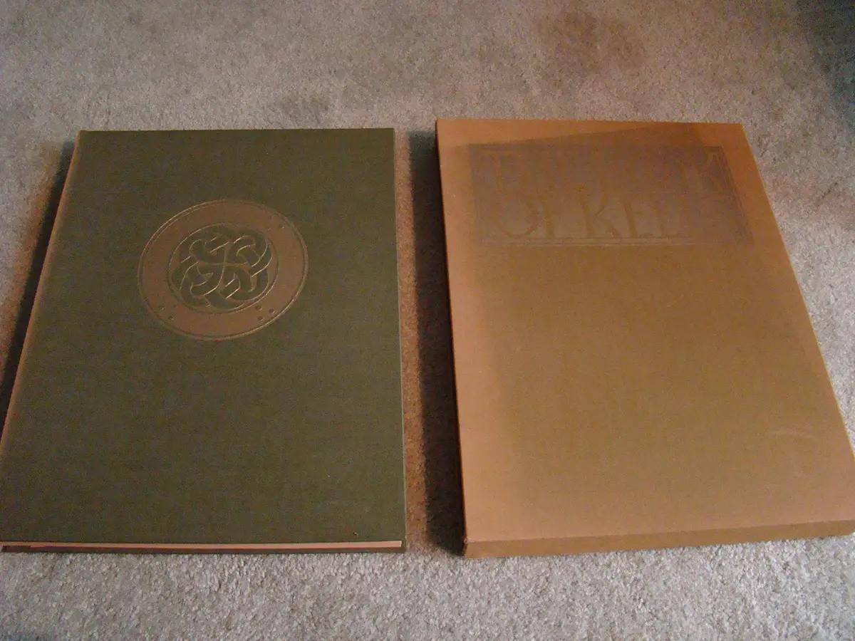 The Book Of Kells: Reproductions From The Manuscript In Trinity College, Dublin (Slipcased) [Hardcover] Henry, Francoise. 1