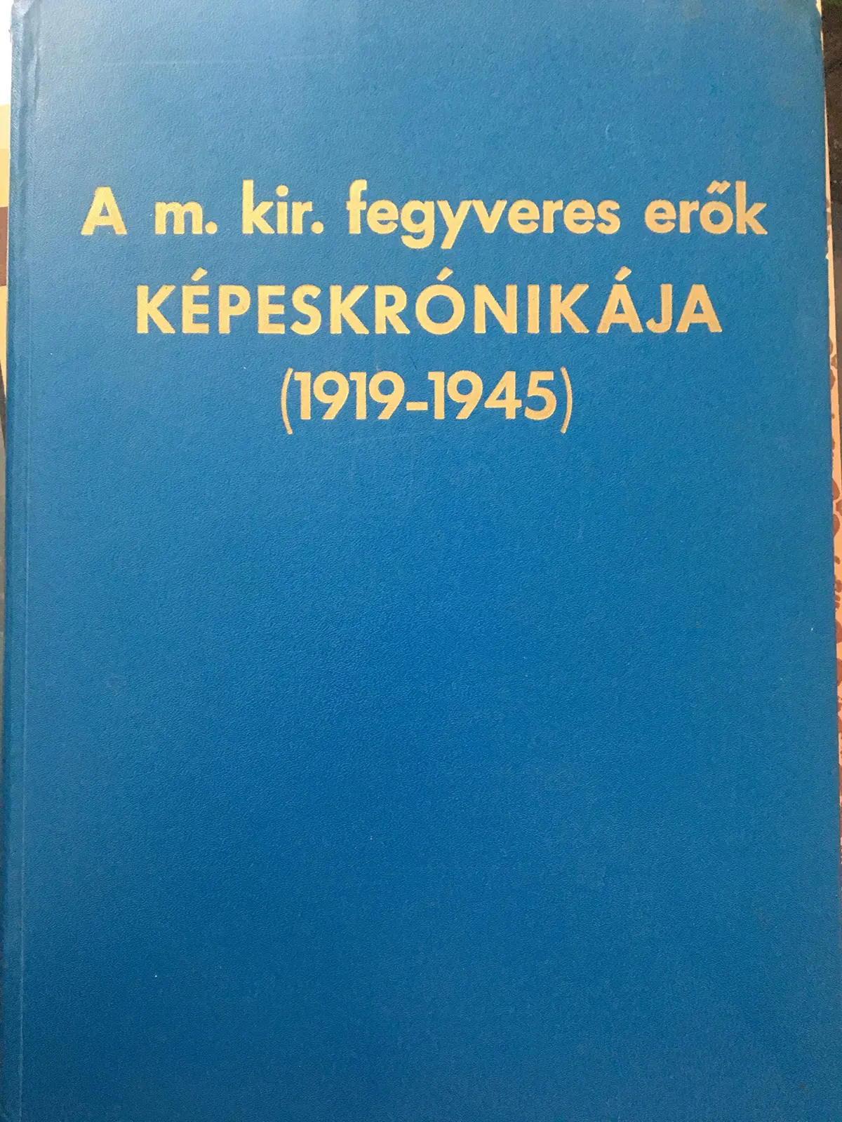 A M. Kir. Fegyveres Erok Kepeskronikaja [Hardcover] Vitezi Szek 1