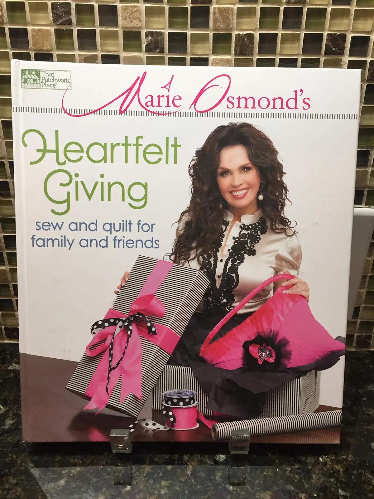Marie Osmond's Heartfelt Giving: Sew And Quilt For Family And Friends Osmond, Marie 1