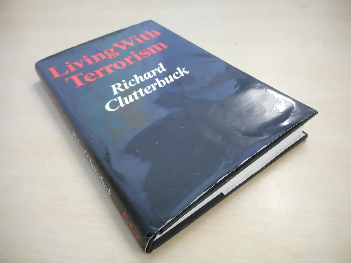 Living With Terrorism Clutterbuck, Richard L 1