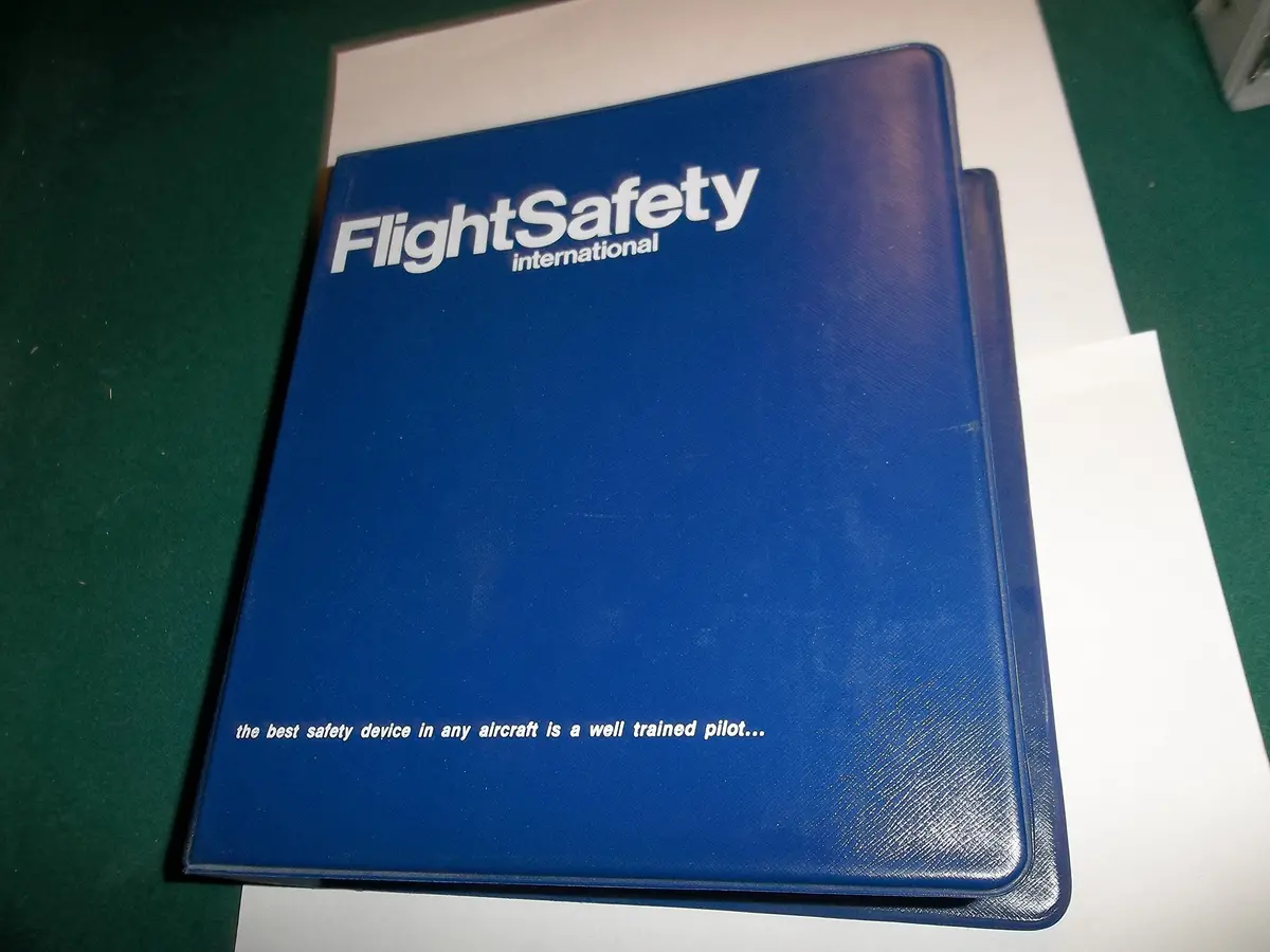 Citation 500 Series Recurrent Training Manual [Hardcover] Flight Safety International 1