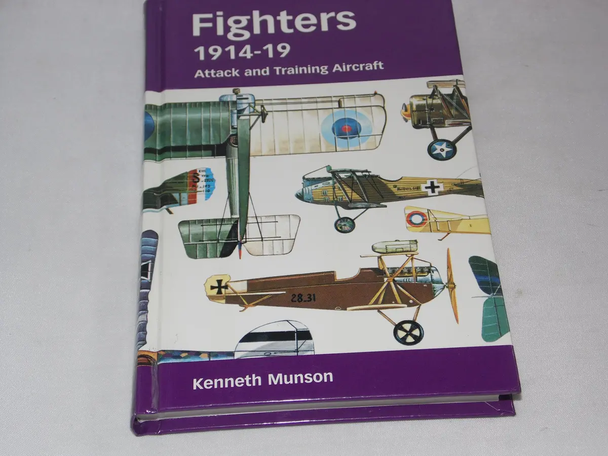 Fighters 1914-19 Attack And Training Aircraft [Hardcover] Kenneth Munson 1