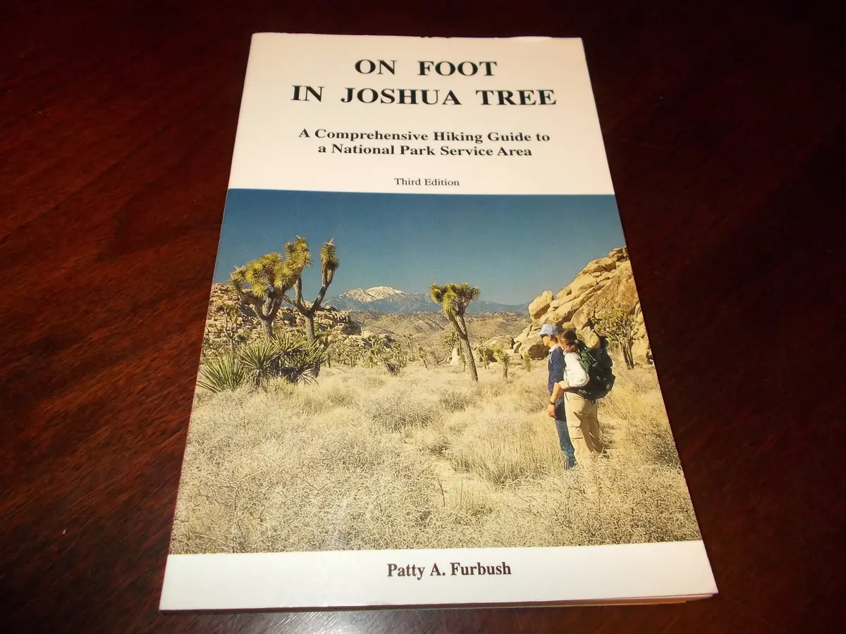 On Foot In Joshua Tree: A Comprehensive Hiking Guide To A National Park Service Area [Paperback] Patty A Furbush 1
