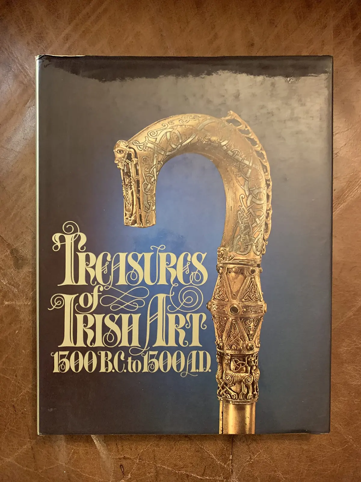 Treasures Of Irish Art, 1500 B.C. To 1500 A.D. From The Collections Of The National Museum Of Ireland, Royal Irish Academy, Trinity College, Dublin. [Hardcover] New York. The Metropolitan Museum Of Art. 1