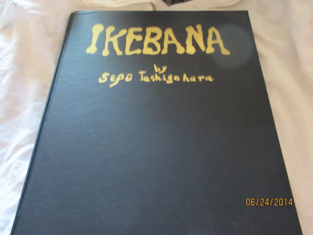 Ikebana: Japanese Flower Arrangements. [Hardcover] Sumio Mizusawa And Ken Domon 1
