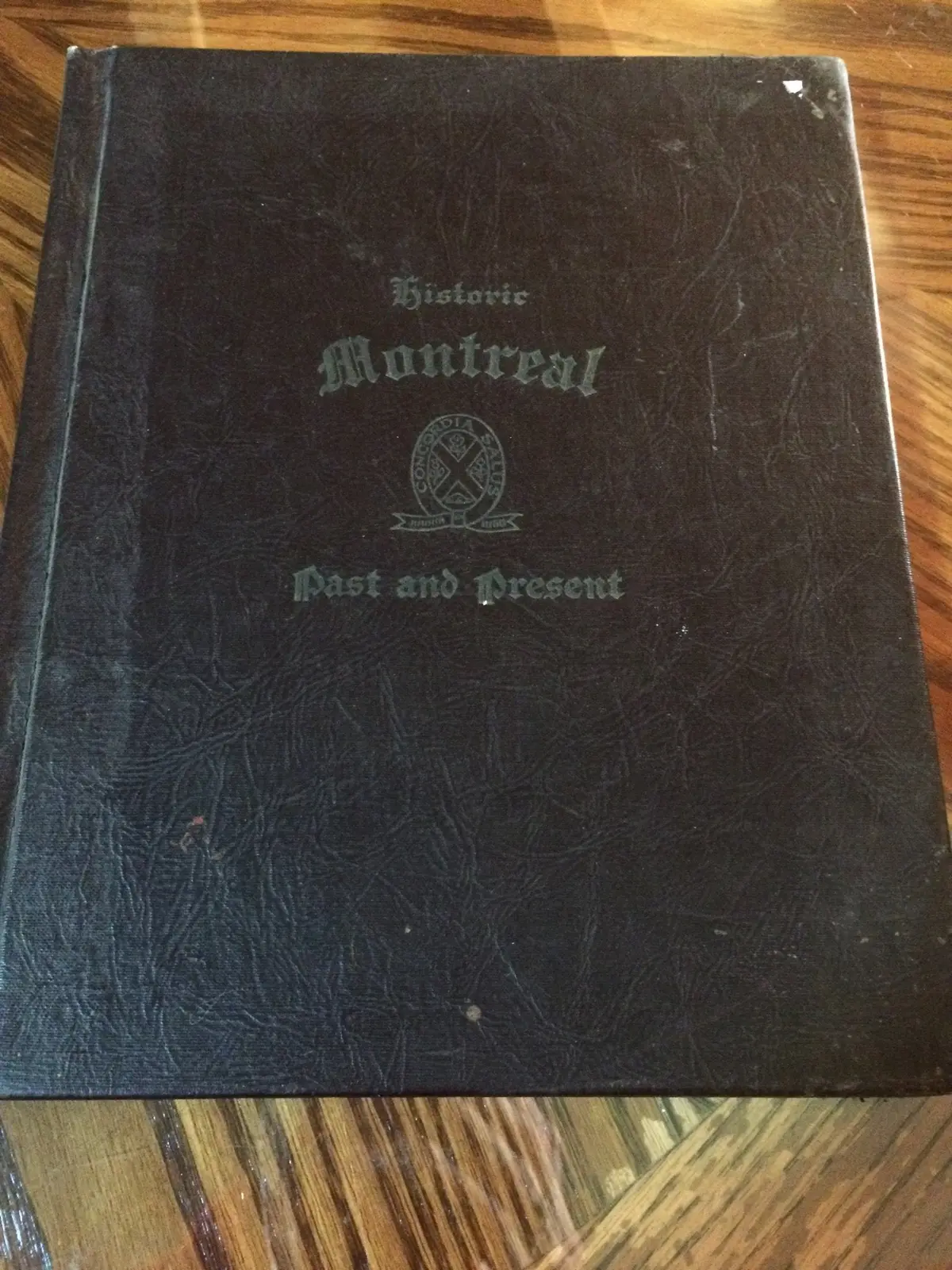 Historic Montreal Past And Present, A Portfolio Of Pictures Of Montreal And Surroundings - Comprising Reproductions Of Paintings By Canadian Artists Showing Historical Places As They Stand Today [Hardcover] Henry Morgan & Co. 1