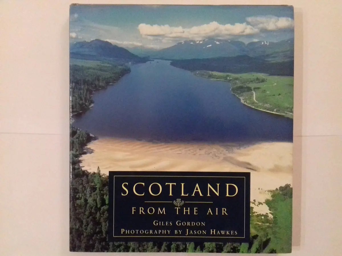 Historic Scotland From The Air [Hardcover] Giles-Gordon 1