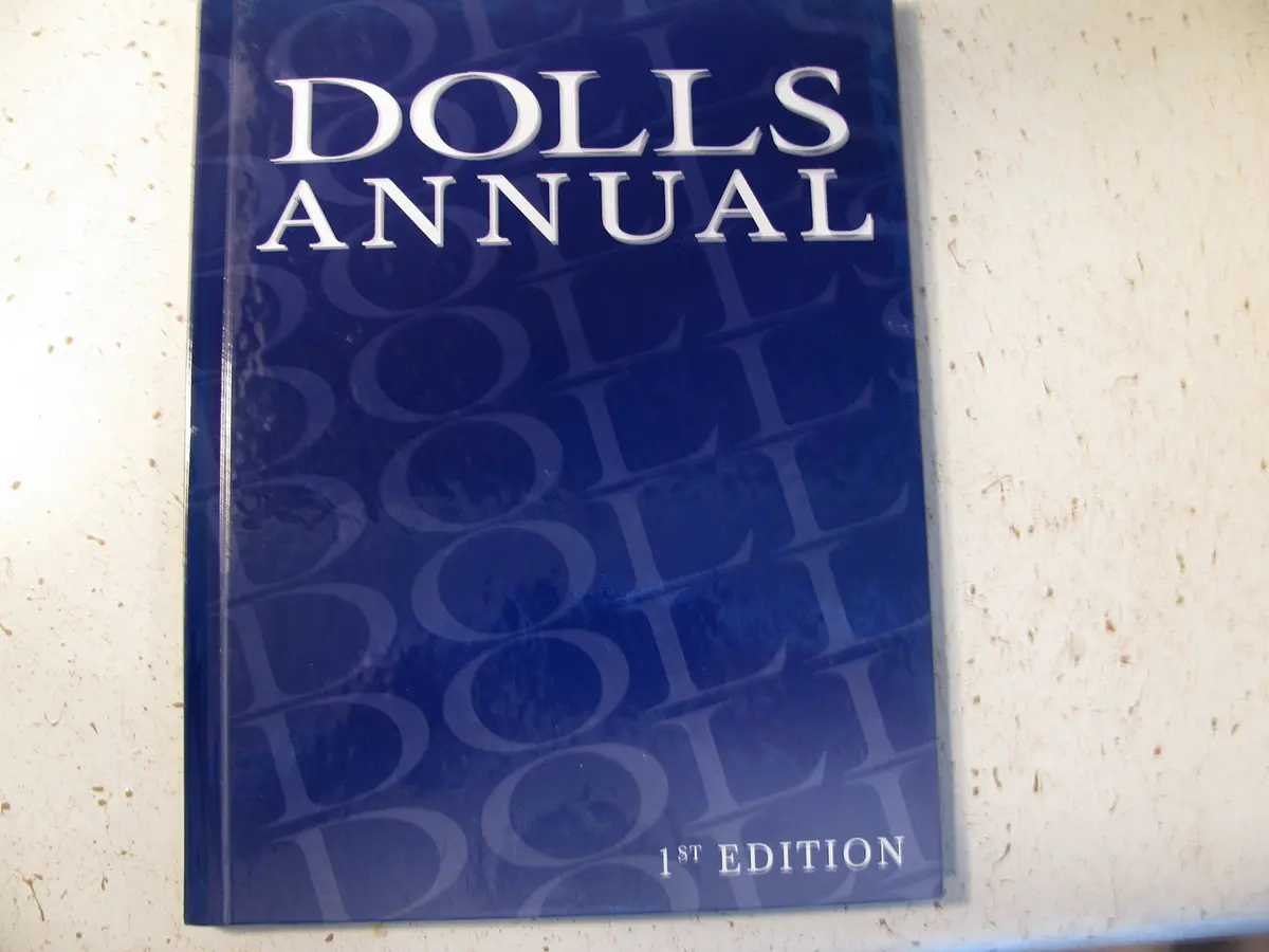Dolls Annual 1St. Edition [Hardcover] Unknown Author 1